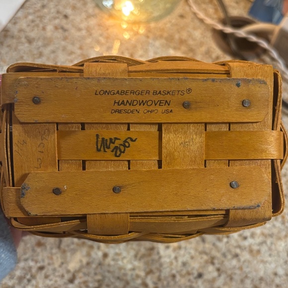 Longaberger Woven Salt and Pepper shaker Basket with Handle and Liner - Picture 3 of 5